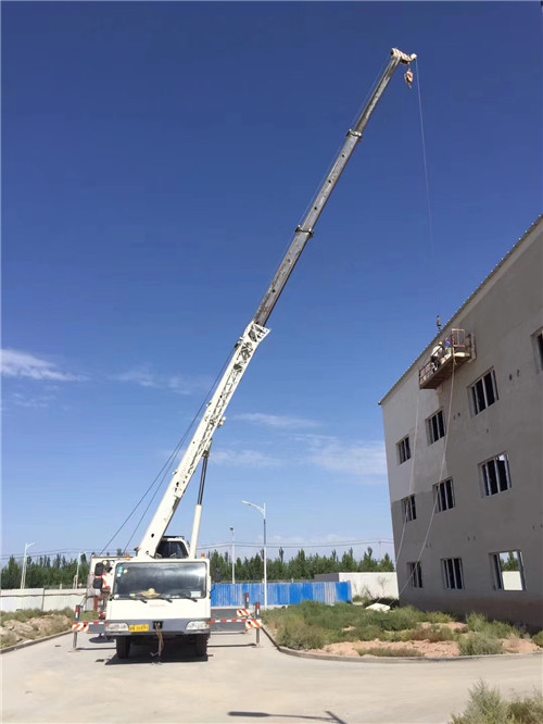 侯马市“轻装强干”—— 吊车的 “轻量化臂架” 技术