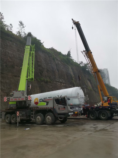 侯马市“不怕风雨冻”—— 吊车的 “恶劣环境适应” 技术